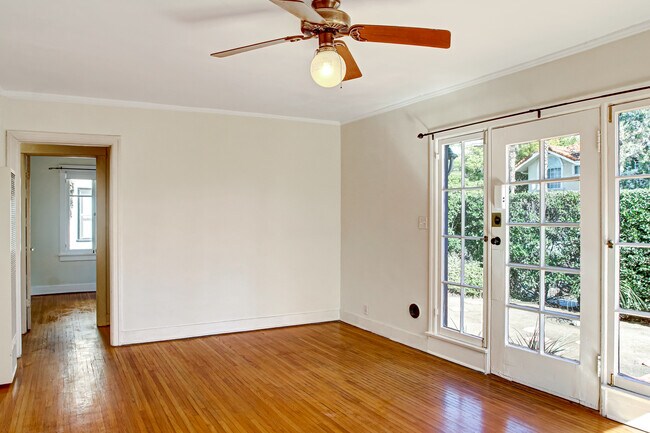 Sala de estar - 801 N June St