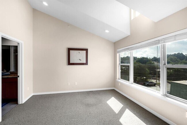 Foto del edificio - 305 E 31st St