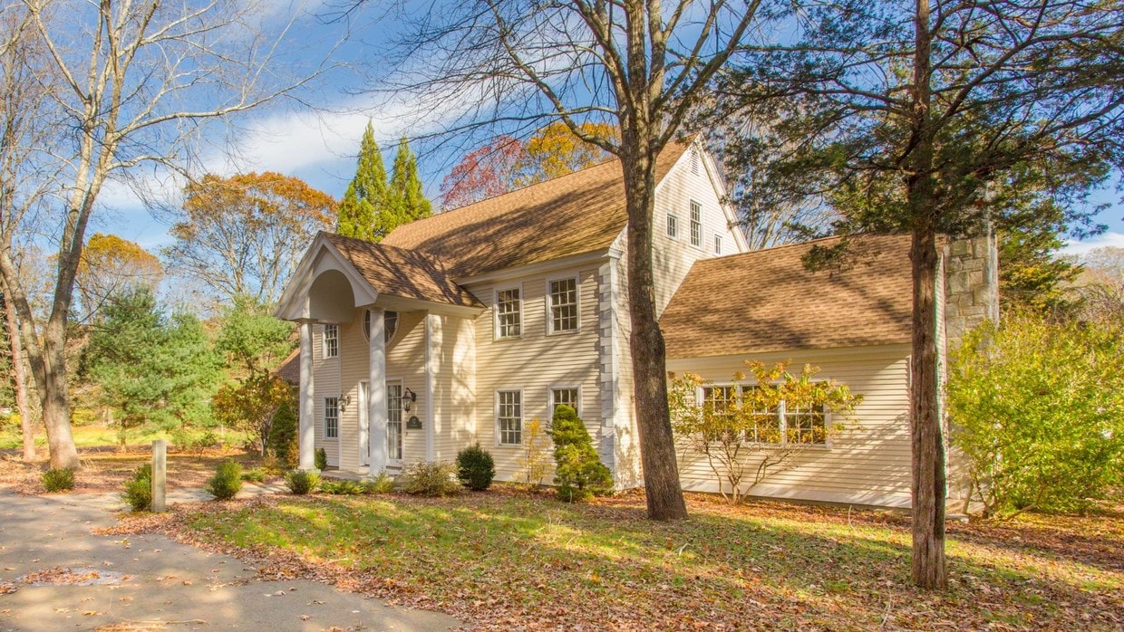 Primary Photo - 12 Riverbend Rd