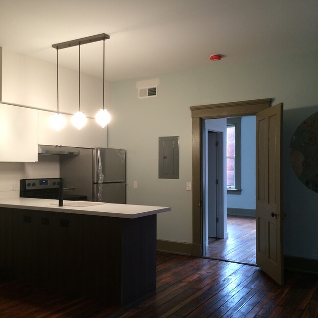 Foto del edificio - 512 E 12th St
