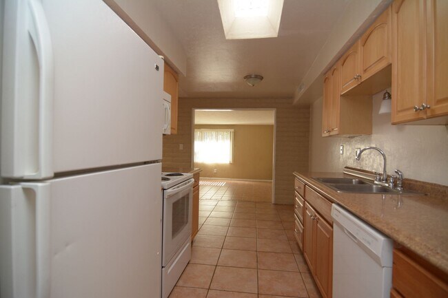 Building Photo - Charming 4 Bedroom 2 Bath Home! Great East...