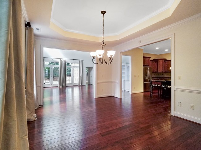 Building Photo - Thornblade Area Luxury Town Home