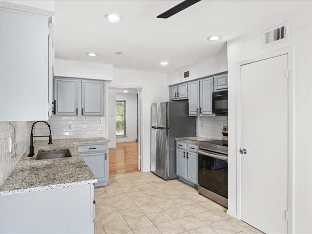 Building Photo - 10650 Steppington Dr