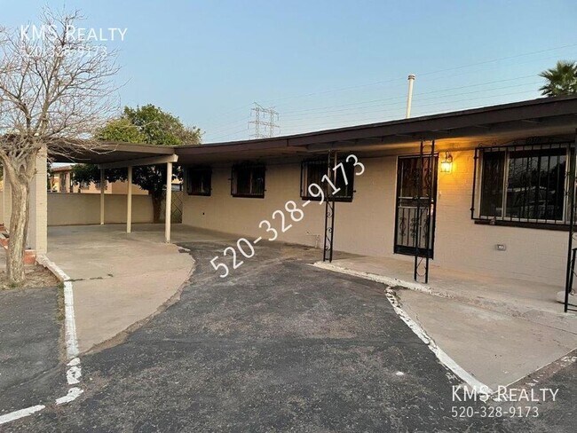 Building Photo - 4 Bedroom 2 Bath- 1810 E Virginia Street- ...