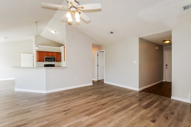 Building Photo - 7875 Sarah Ann Dr S