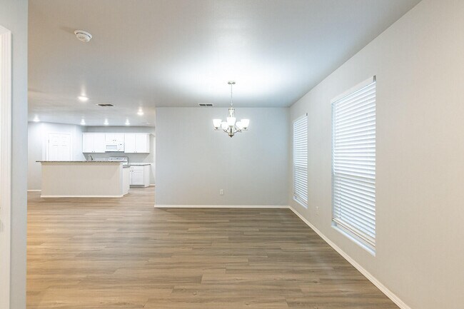 Building Photo - 5517 Kemper St