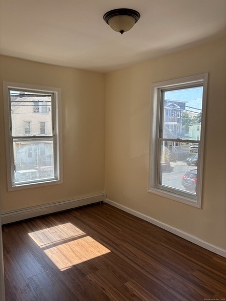 Foto del edificio - 219 Newfield Ave