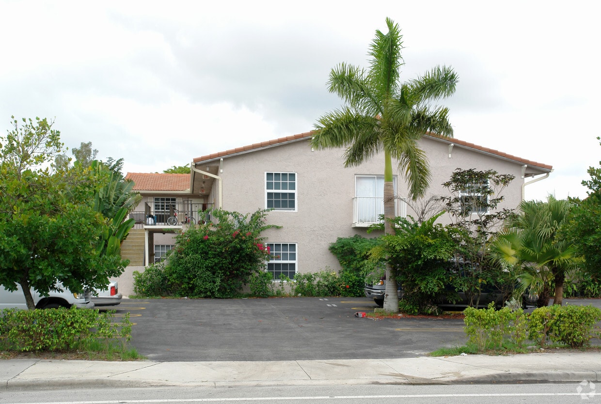 Building Photo - 8800 W Sample Rd