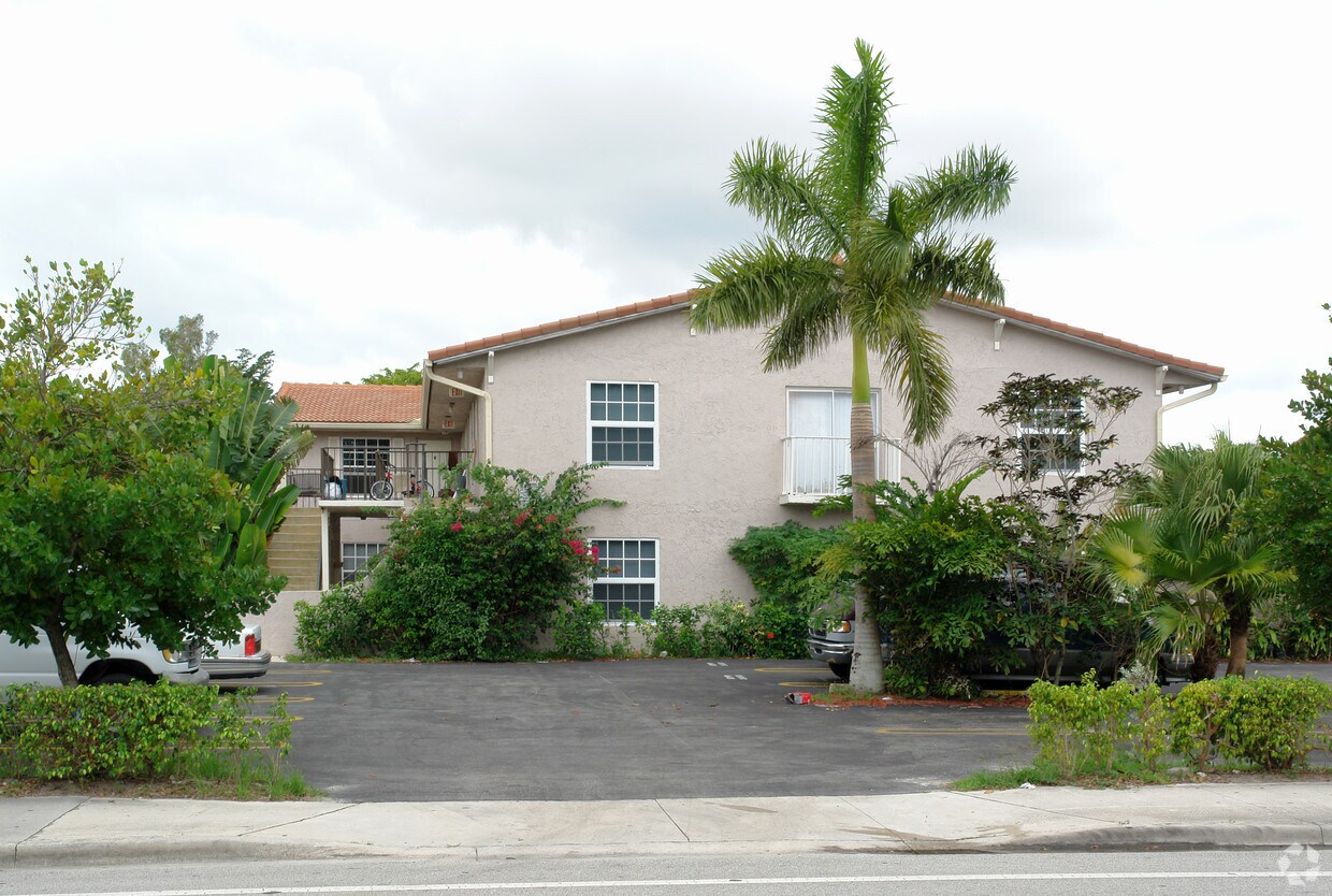 Foto del edificio - 8800 W Sample Rd