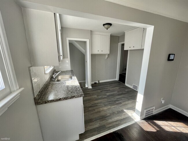 Building Photo - 3 br, 1.5 bath House - 5299 Farmbrook Street