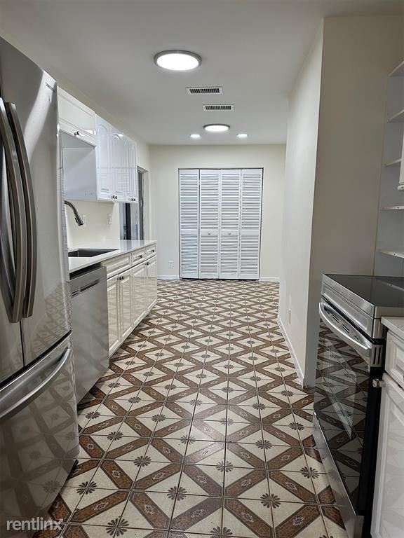 Foto del edificio - 3 br, 2 bath House - 304 NE 38th St