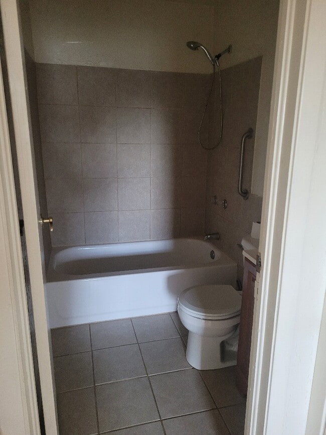 Building Photo - 3610 NE 13th Ave