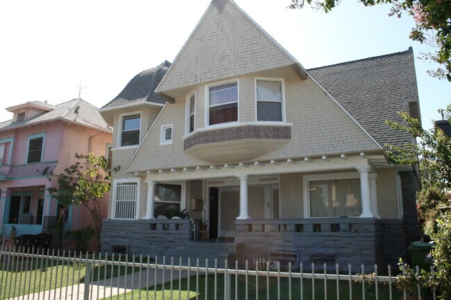 Four unit building - 1033 S Bonnie Brae St