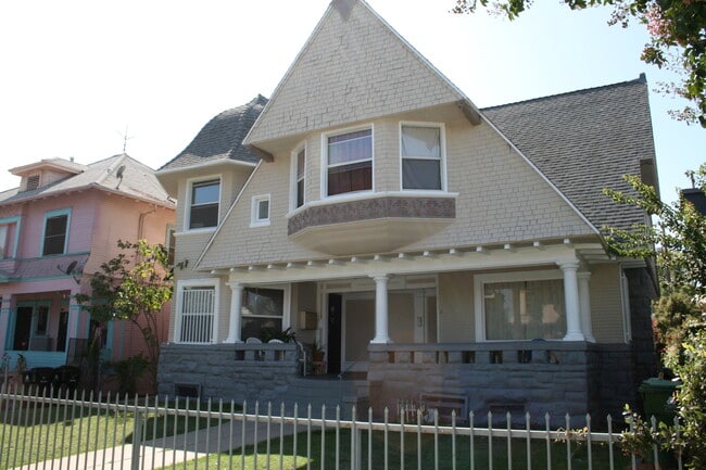 Four unit building - 1033 S Bonnie Brae St