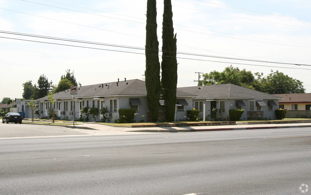 Primary Photo - 3722-3728 1/2 Rosemead Blvd