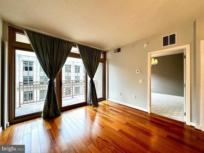 Foto del edificio - 888 N Quincy St