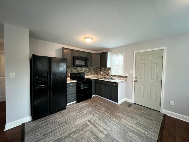 Building Photo - 1500 Stansfield~ Kornbow