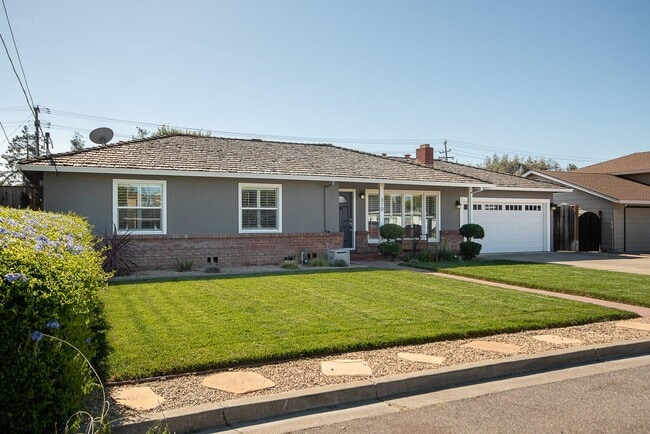Building Photo - 3BD/1.5BA Single Family Home - Pet Friendl...