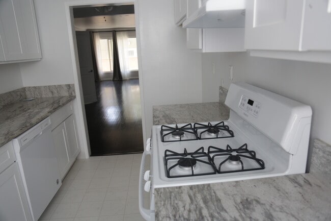 Building Photo - 1509 S Orange Grove Ave