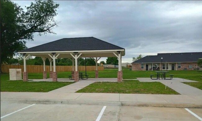 Foto del edificio - 740 US Hwy 84 W