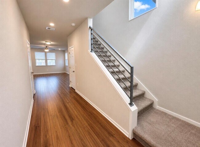 Foto del edificio - 3200 College Park Dr