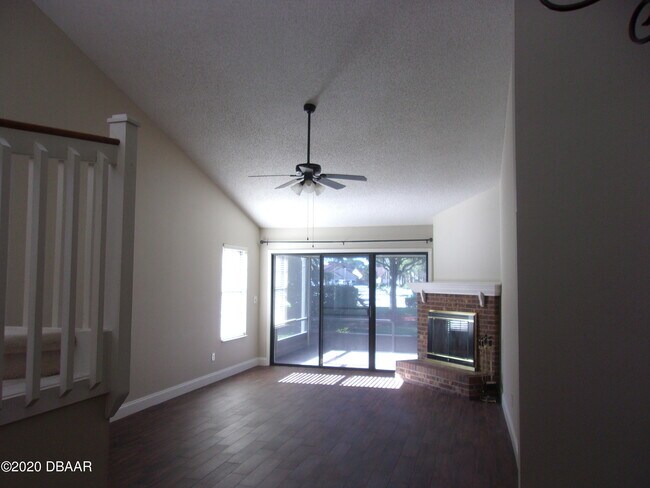 Foto del edificio - 128 Gray Dove Ct