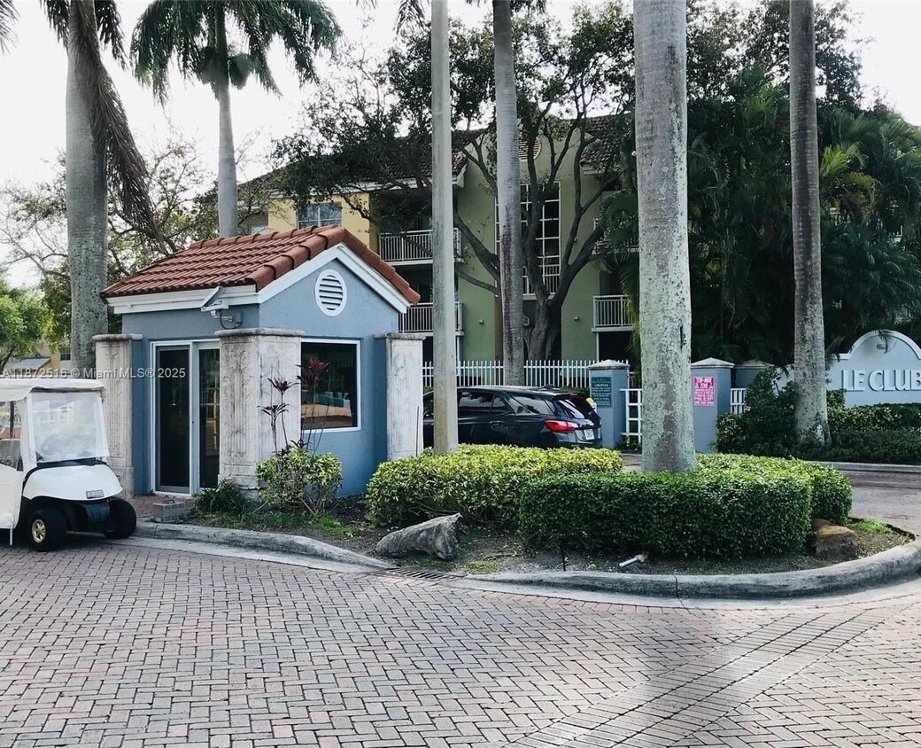 Primary Photo - 8520 SW 212th St