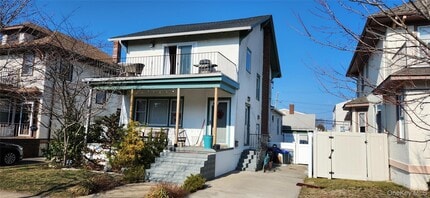 Building Photo - 445 W Walnut St