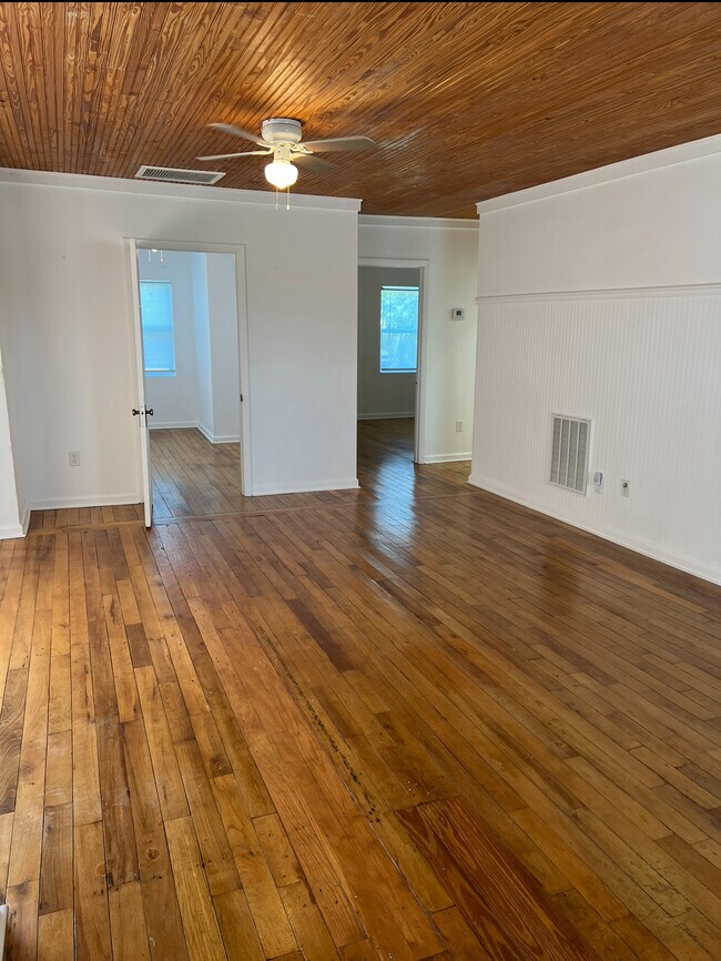 Foto del edificio - 412 Riverside Dr