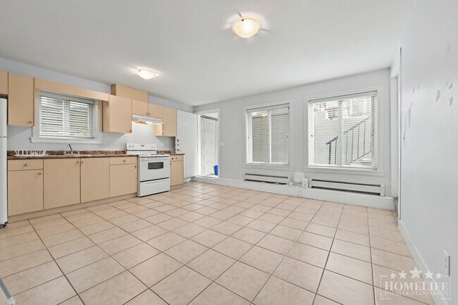 Building Photo - Bright 2-Bedroom Basement Suite in Desirable Sullivan Neighbourhood – Utilities Included