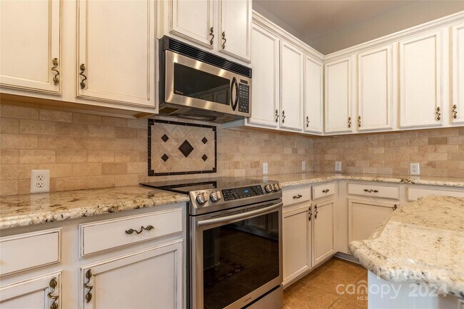 Foto del edificio - 133 Steeplechase Ave