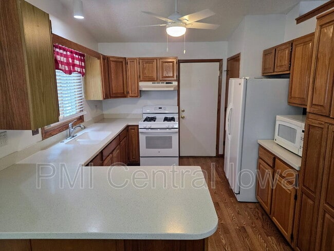 Building Photo - 5310 Brookview Dr
