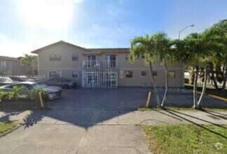 Building Photo - 2560 W 60th St