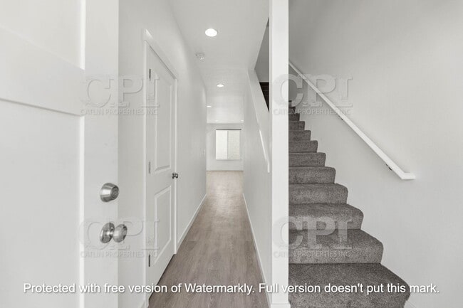 Building Photo - 5618 Finch Dr
