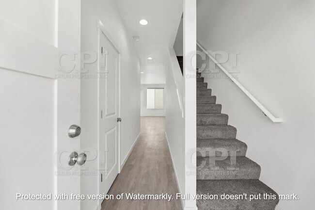 Foto del edificio - 5618 Finch Dr