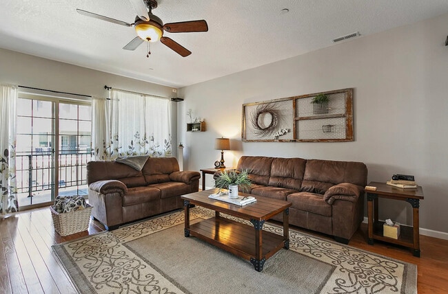 Foto del edificio - 341 Englemann Ln