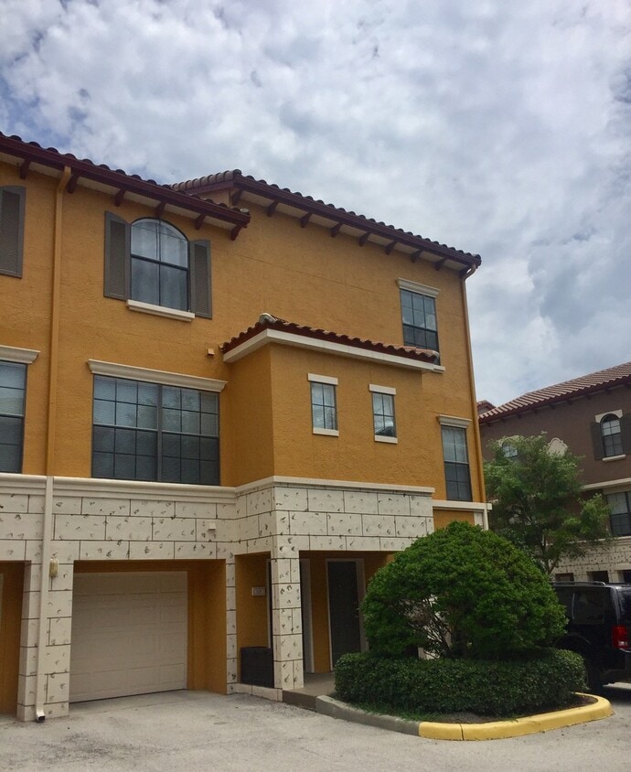 Primary Photo - FULLY FURNISHED 1/1 in Serenata