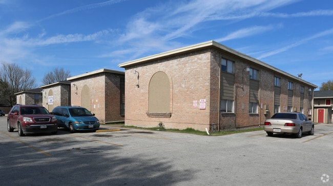 Building Photo - Hollyvale Apartments