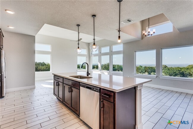 Building Photo - 2916 Hi Mesa