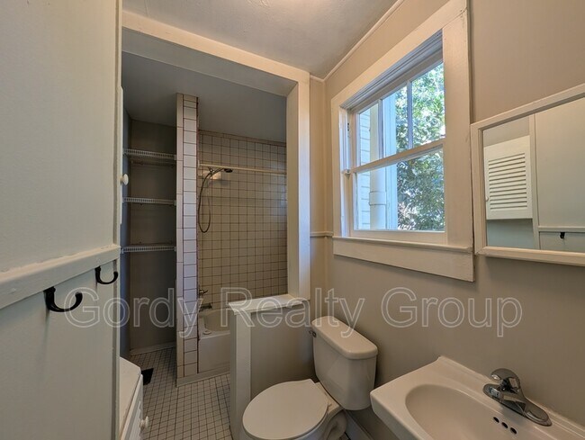 Foto del edificio - 2972 Dickson St