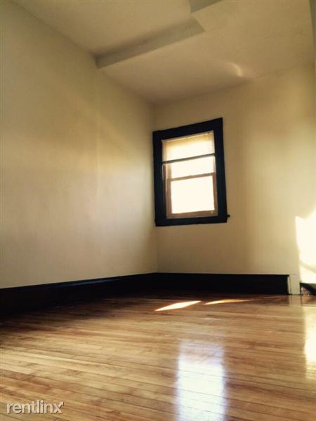 Building Photo - 177 Maple St