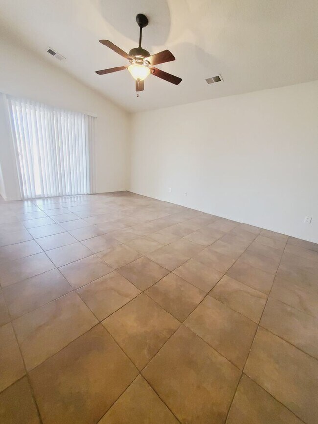 Building Photo - 3 bed 2 bath home in Huning Ranch!