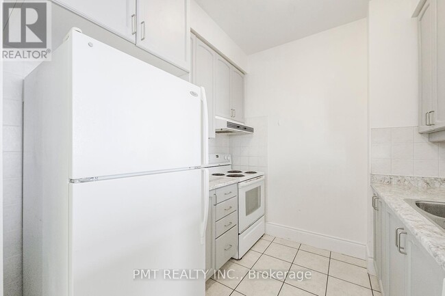 Photo du bâtiment - 700-P700 Humberwood Blvd