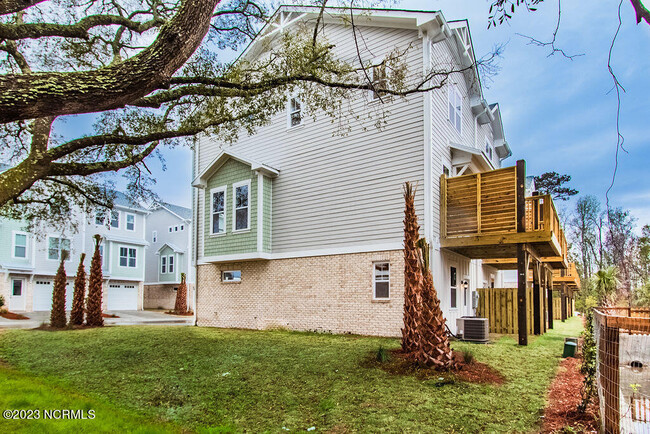 Building Photo - 1819 Bungalow Row