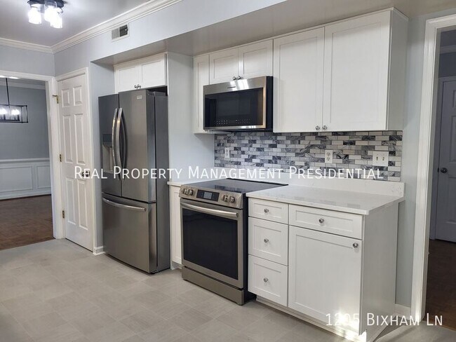 Building Photo - 1205 Bixham Ln