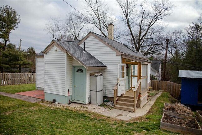 Building Photo - 13 Strohm Dr