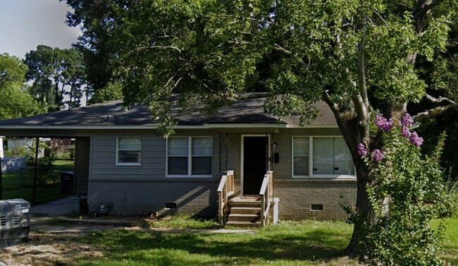 Building Photo - 713 Brewer St