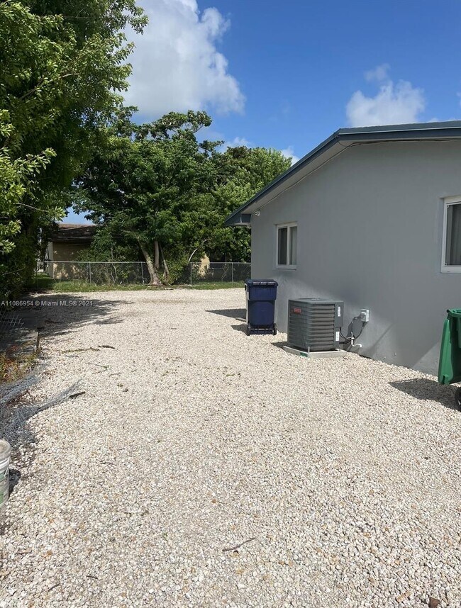 Foto del edificio - 22120 SW 115th Ct