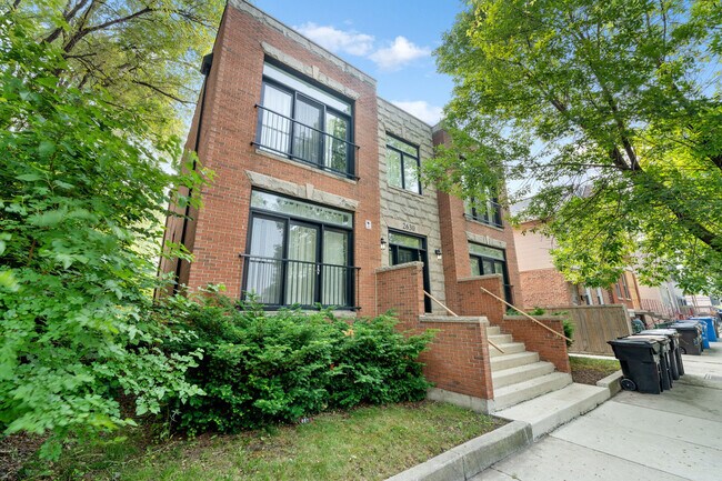 Building Photo - 2630 S Throop St