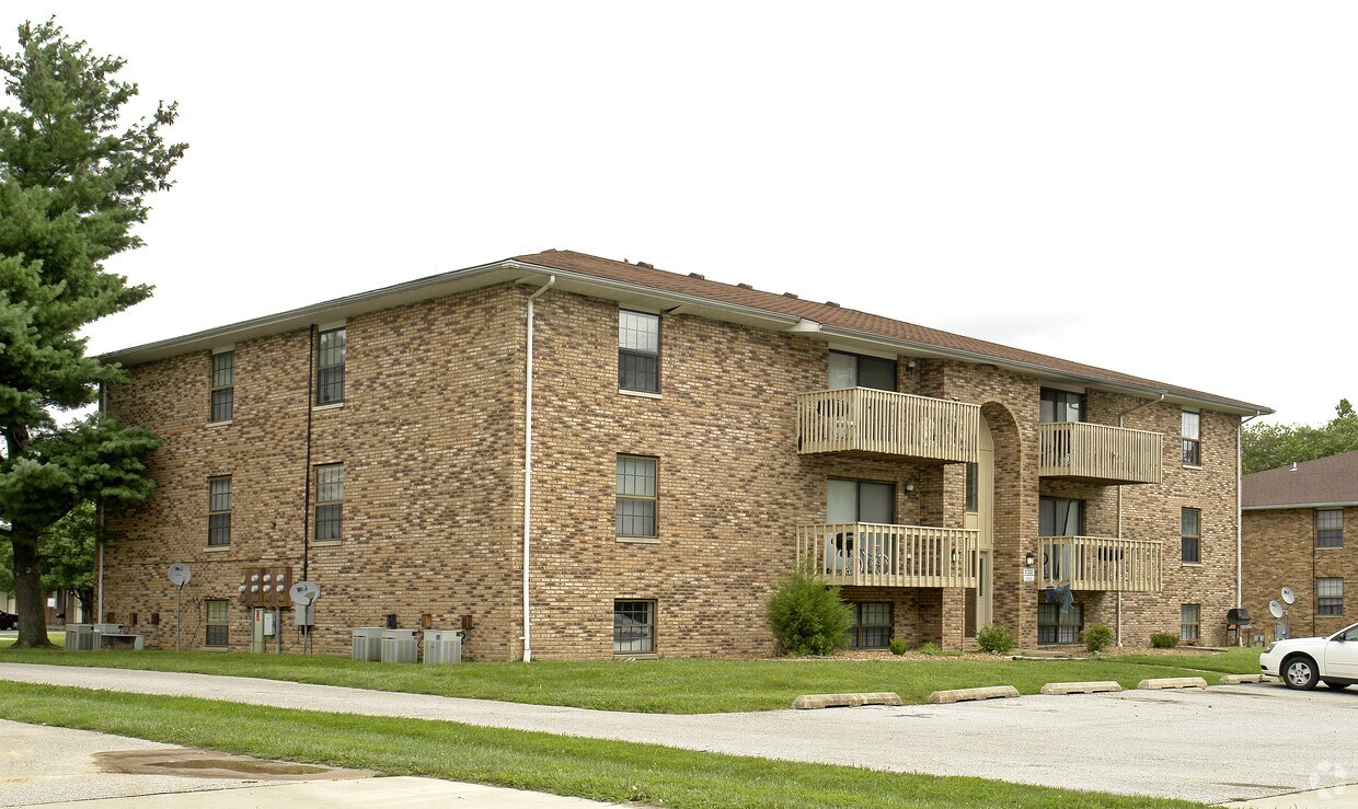 Building Photo - 1032 Brookshire Ct